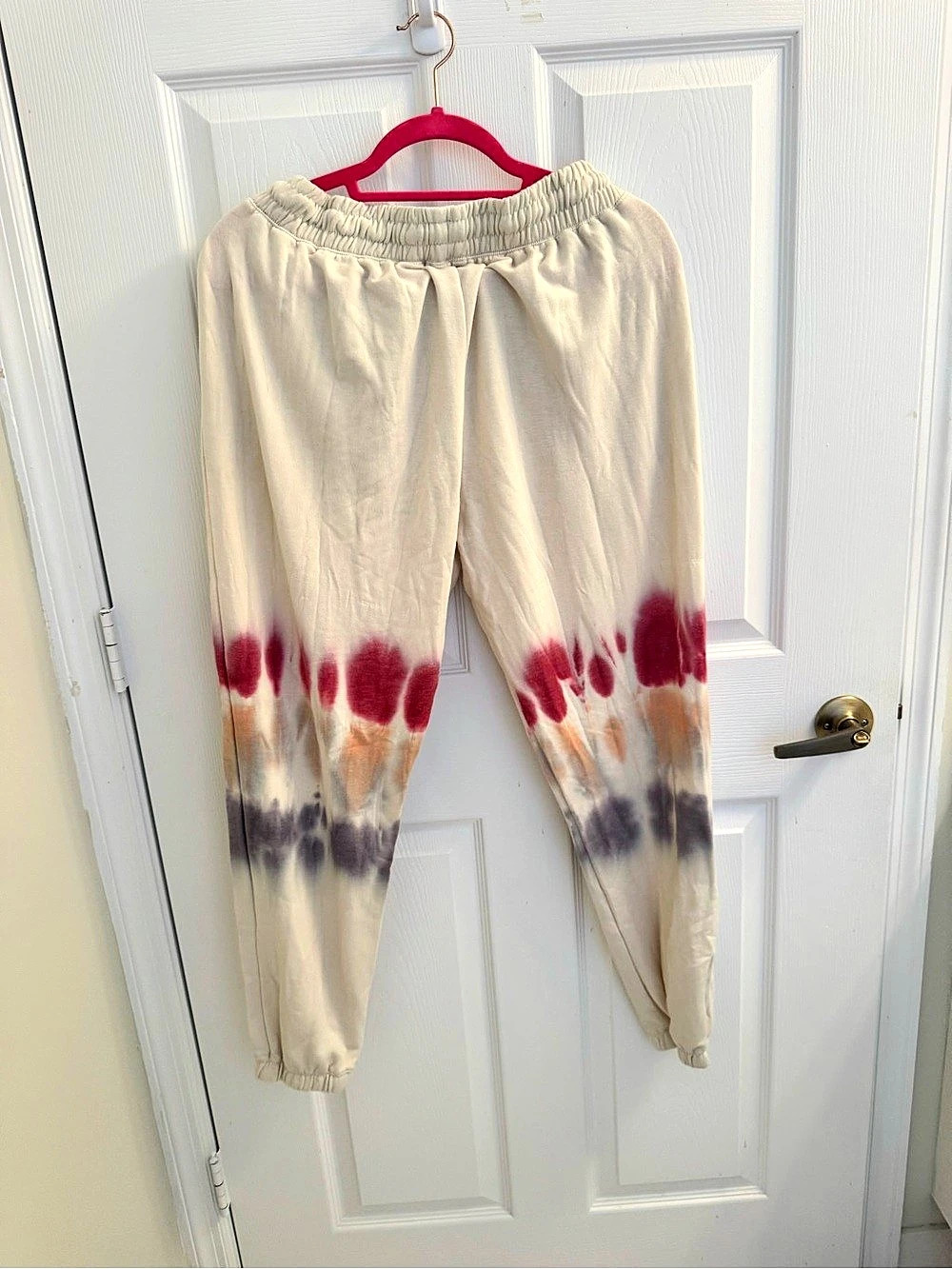 Knox Rose Tie-Dye Jogger Pants in Cream & Red Size Medium